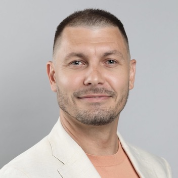 Ilya Anisimov – Founder of Roxfire Marketing Agency